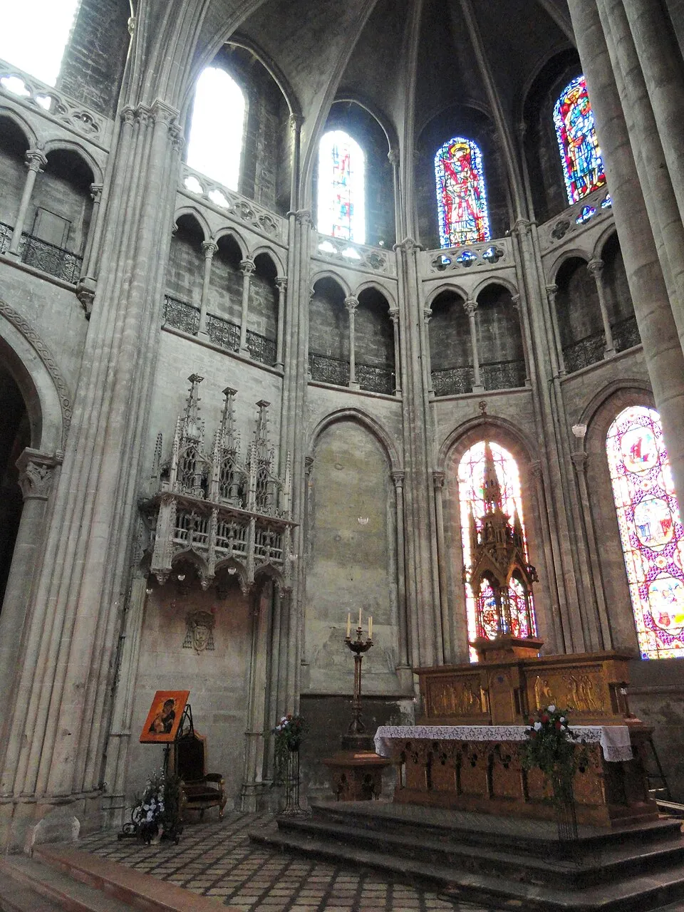 intérieur de la cathédrale Saint Vincent à Chalon sur Saône