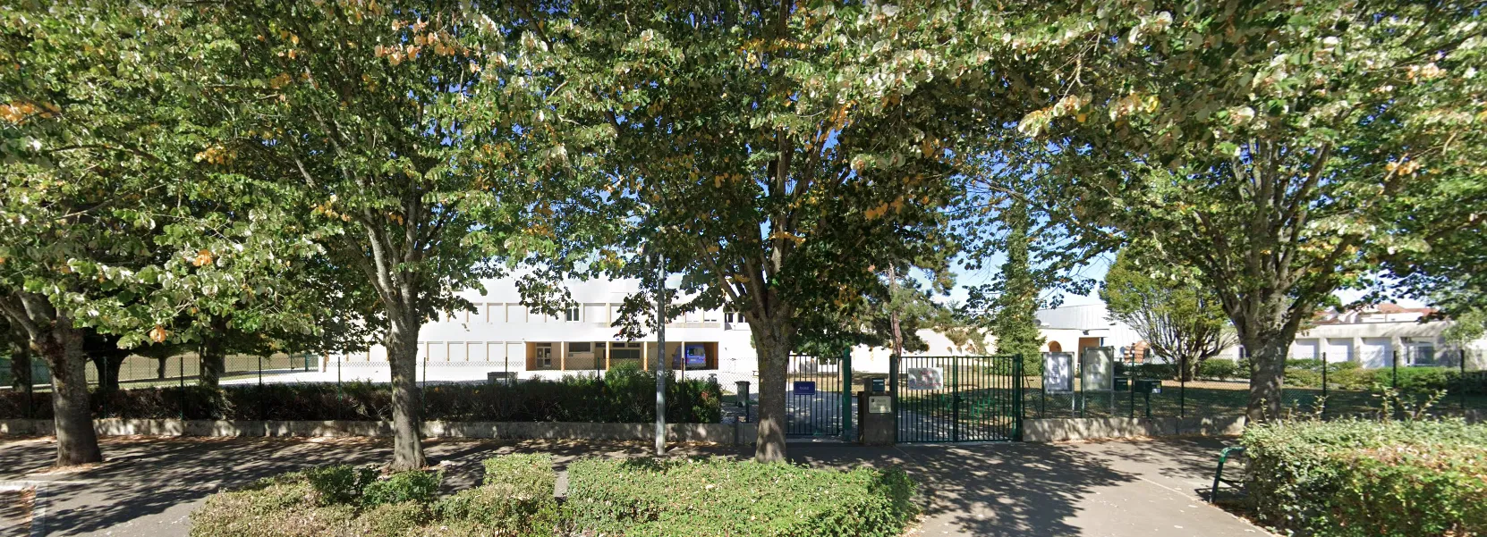 Vue extérieure groupe scolaire Buisson Rond à Chevigny Saint Sauveur