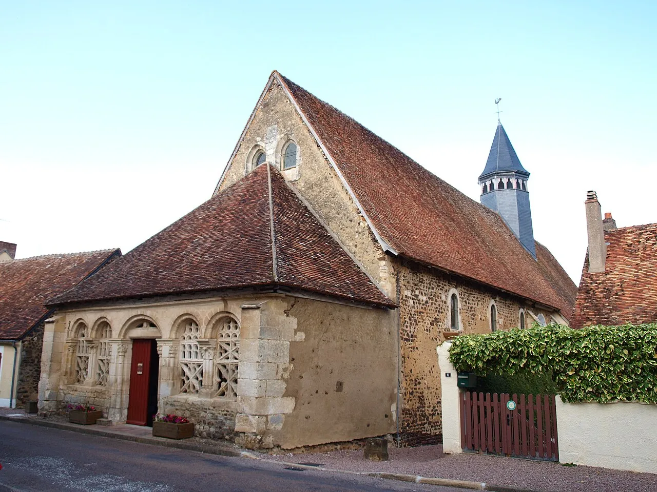 Eglise Saint Pierre à Moutiers en Puisaye