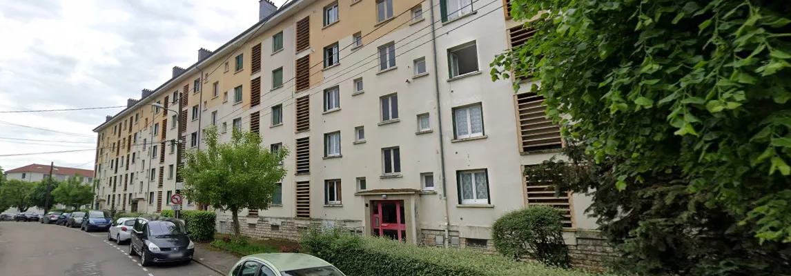 Vue extérieure bâtiments faisant l'objet d'une rénovation énergétique rue Haag à Besançon