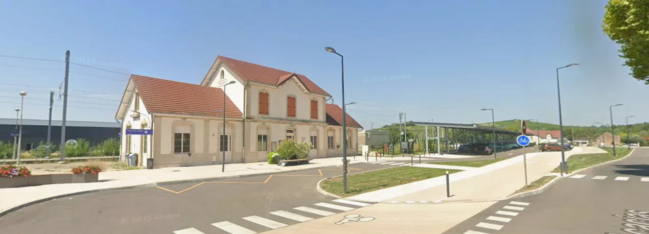 parvis de la gare de Poligny