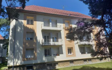 Façade bâtiment rue Es Coutey à Vieux Charmont