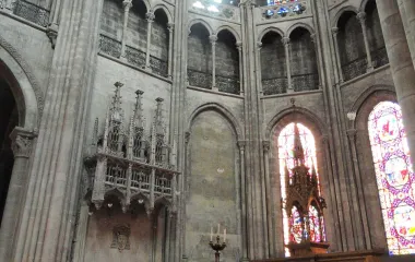 intérieur de la cathédrale Saint Vincent à Chalon sur Saône