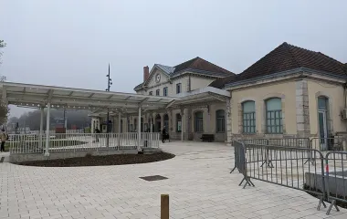 Parvis de la gare de Lons le Saunier