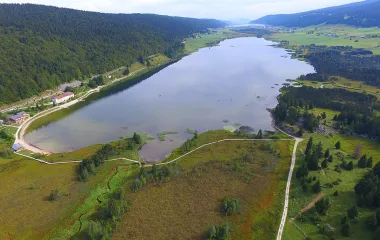 Vue aérienne du Lac des Rousses