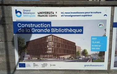 Panneau de chantier de construction de la grande bibliothèque à Besançon