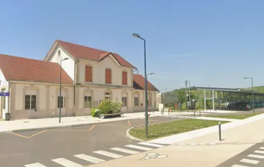 parvis de la gare de Poligny
